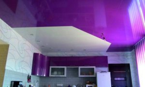 фиолетовый глянцевый потолок