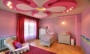 розовый натяжной потолок в детской