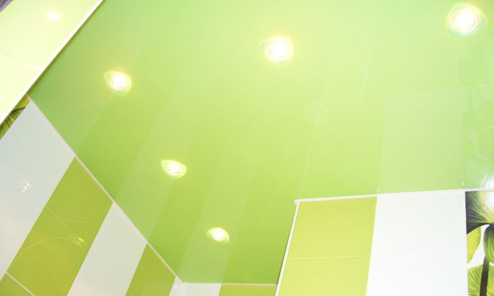 зеленый натяжной потолок