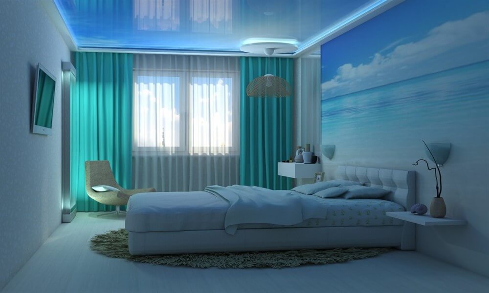 голубой потолок в спальне
